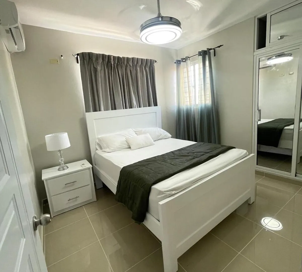 Ensanche Savica de Mendoza 3 Bedroom Apartment With Private Jacuzzi And Terrace הרפובליקה הדומיניקנית